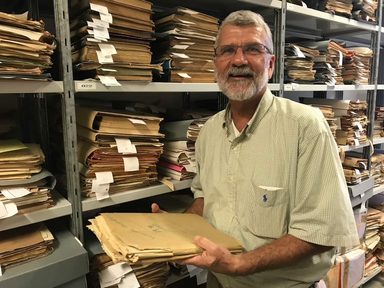 Historian Ismet Kurtovitch in the New Caledonia archives