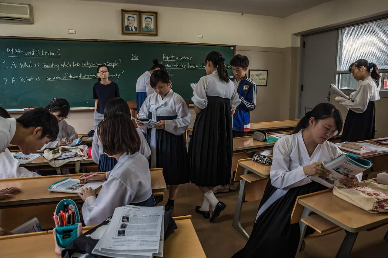 An English-language class in September 2018 at Korea University in Tokyo, where the curriculum includes Korean history, culture, music and dance. 