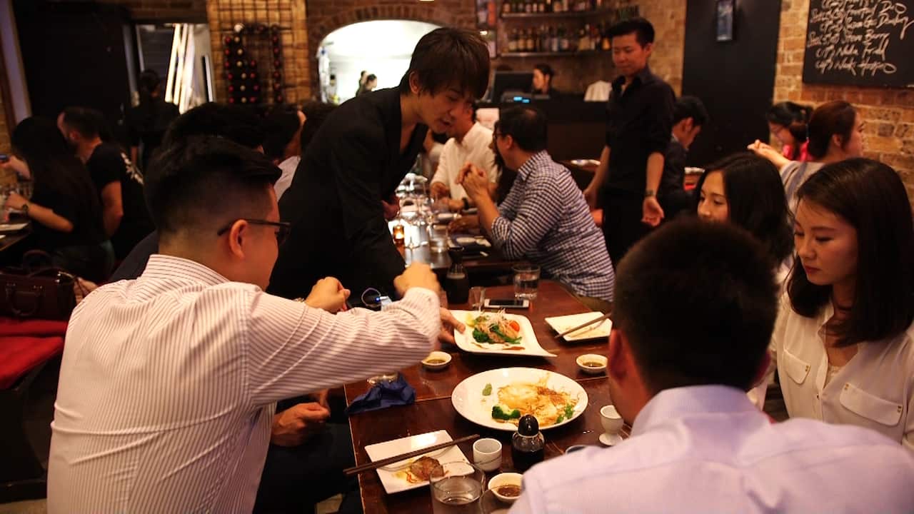 Yuki Ishikawa serving customers at Jazushi