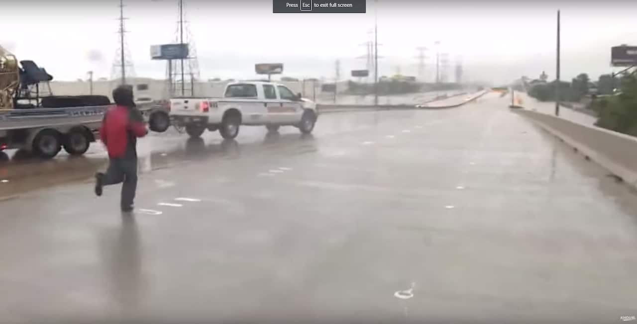 KHOU reporter Brandi Smith chasing Sheriff County Department rescue boat