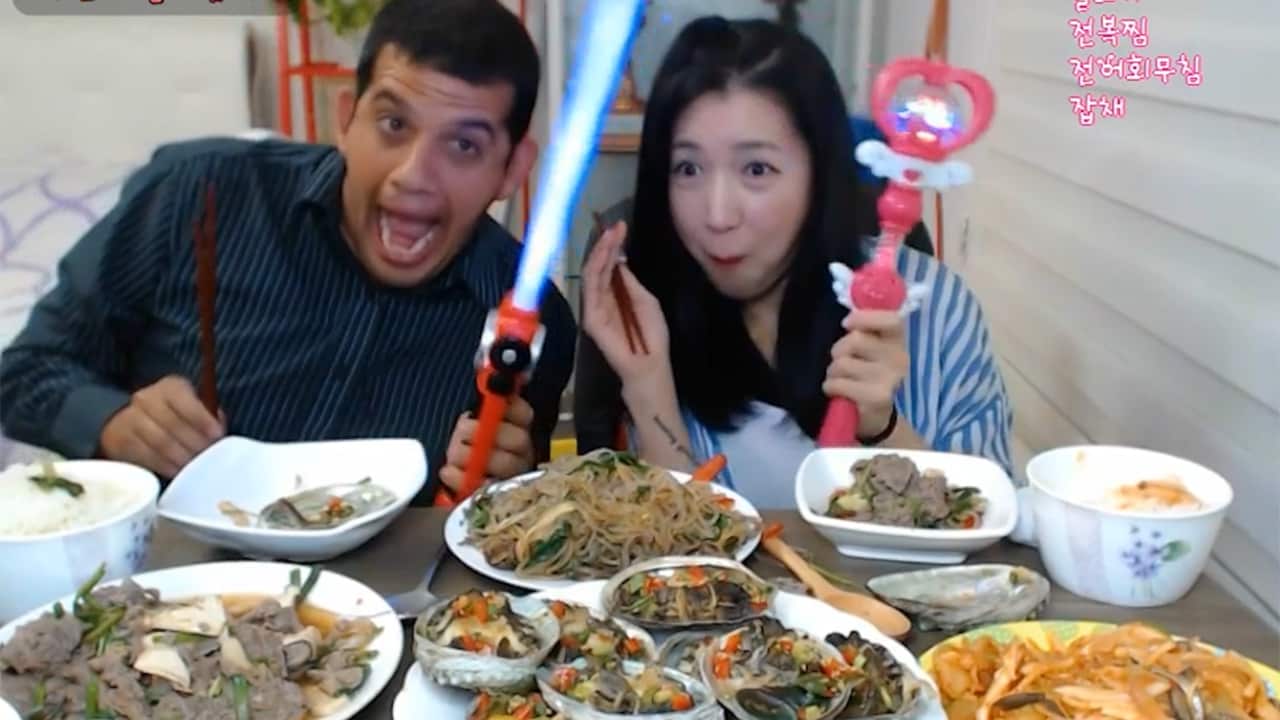 Drew resorted to comedy to help entertain Fitness Fairy's fans while their meal was broadcast.