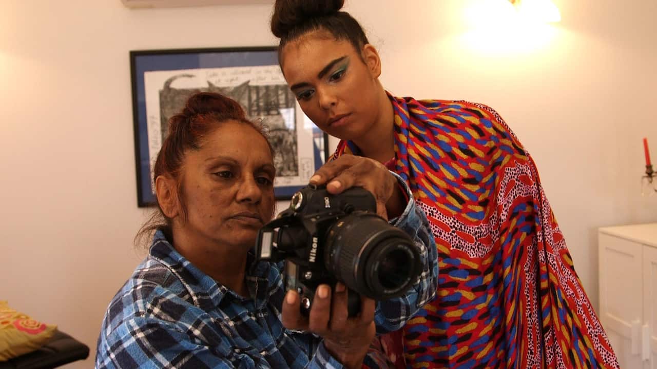 Francine Kickett photographing models for Kirrikin.