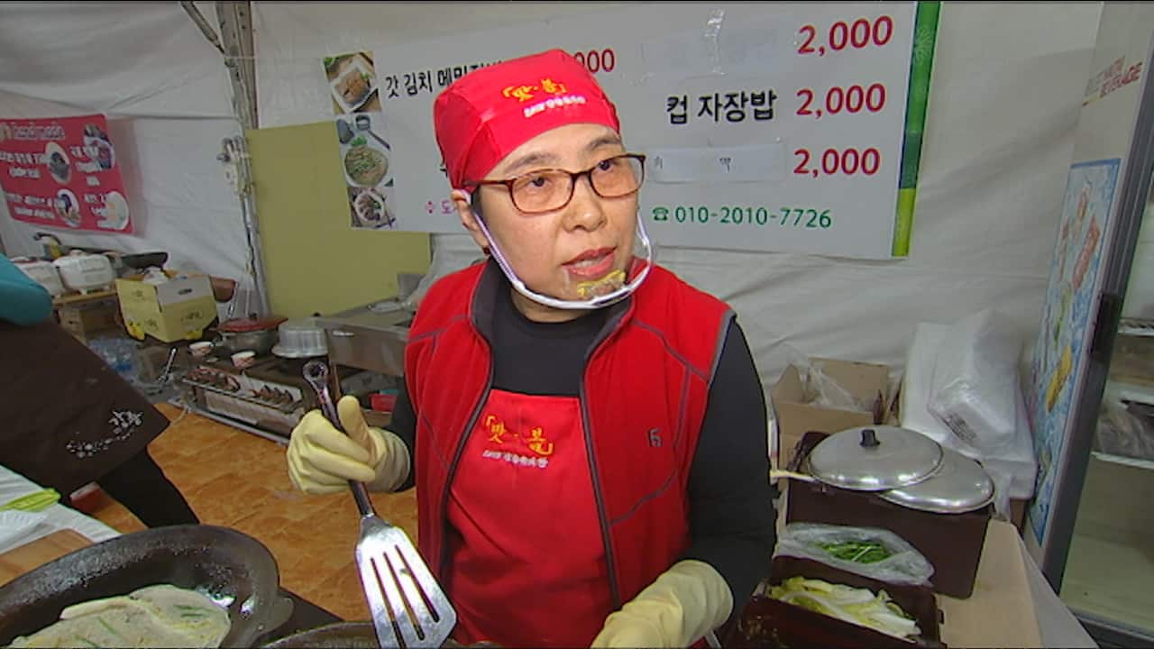 Street market cook Jeon Bok Yeum making her infamous buckwheat pancakes.