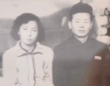 Kumhee's parents.
