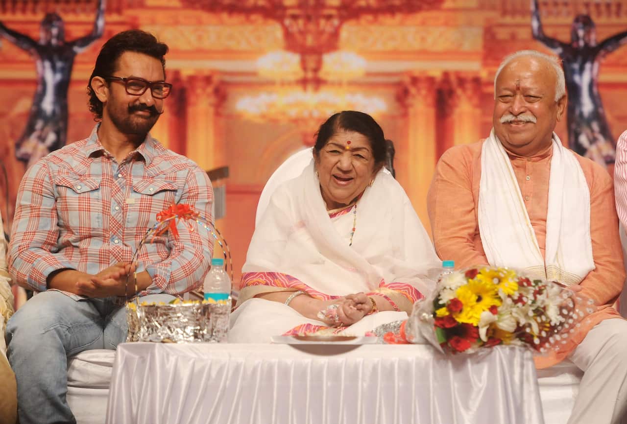 Lata Mangeshkar, Aamir Khan and Mohan Bhagwat during the 'Master Dinanath Mangeshkar Award 2017' in Mumbai.