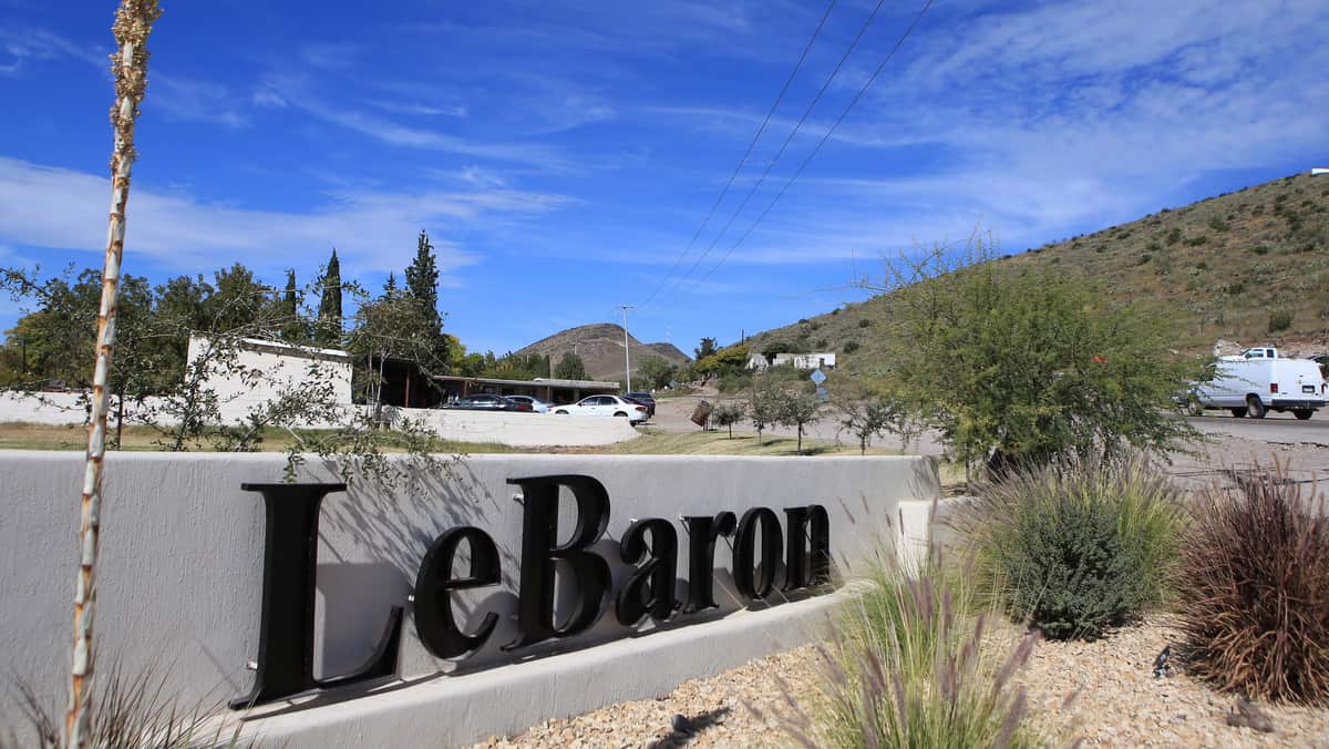 Gunmen attacked a Mormon family on a state highway near the border between the states of Sonora and Chihuahua, near the border with the United States.