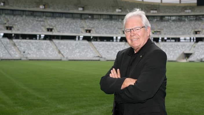 Les Murray poses for a photo in Sydney.