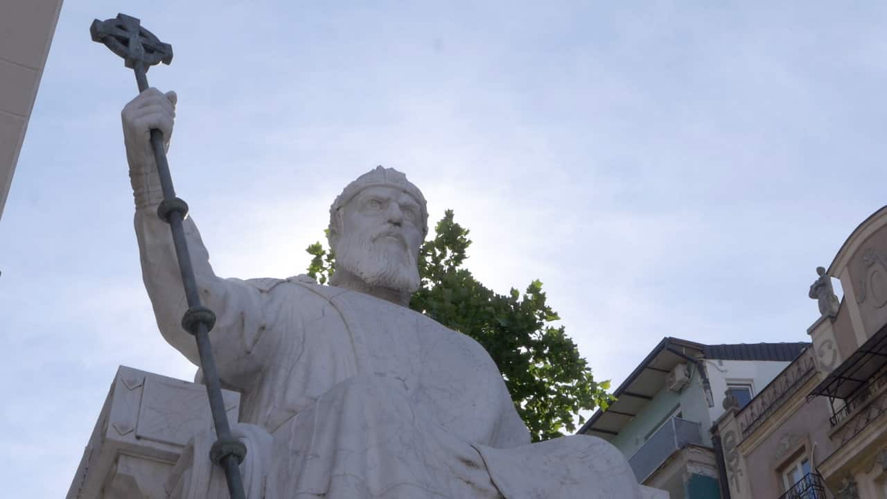 Greeks believe Macedonians are attempting to claim a connection to the heritage of the Greek kingdom of Macedon, under the leadership of Alexander the Great.