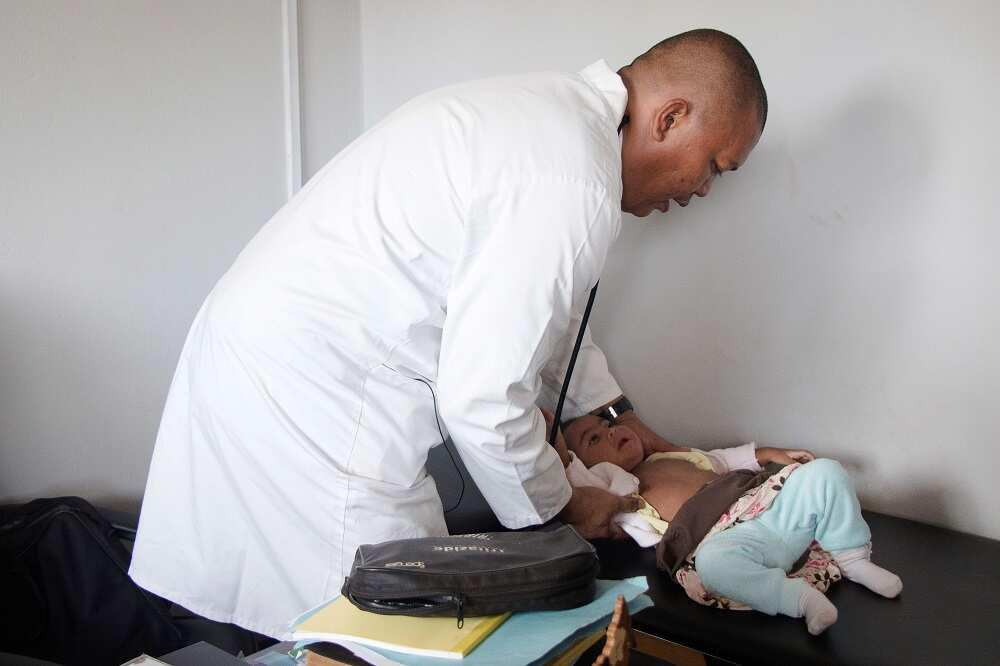 At least 926 children and young adults have died of measles in Madagascar since October, despite a huge emergency vaccination program.