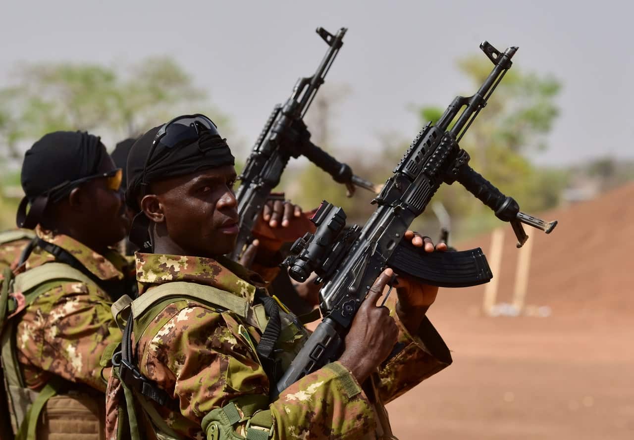 Malian soldiers take part in training at the Kamboins general Bila Zagre military camp near Ouagadougo in Burkina Faso on April 12, 2018.