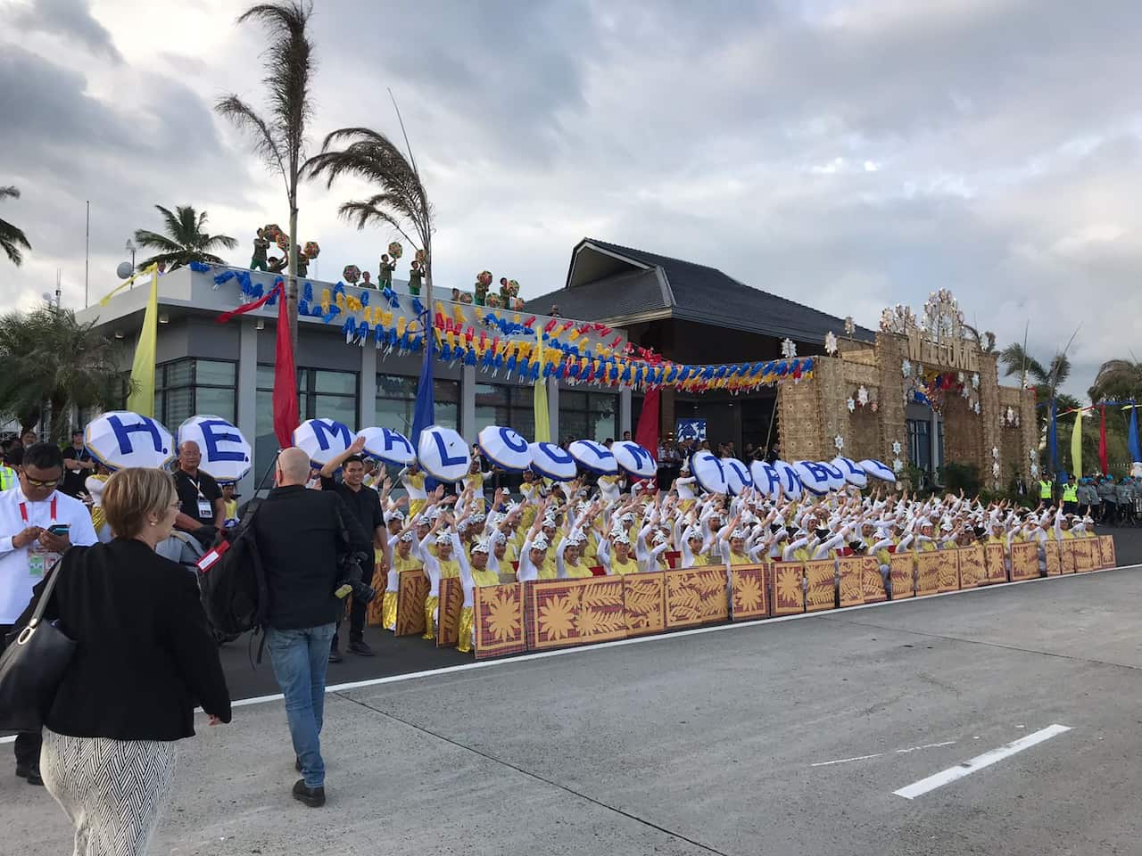 Malcolm Turnbull is greeted with a fanfare in Manila.