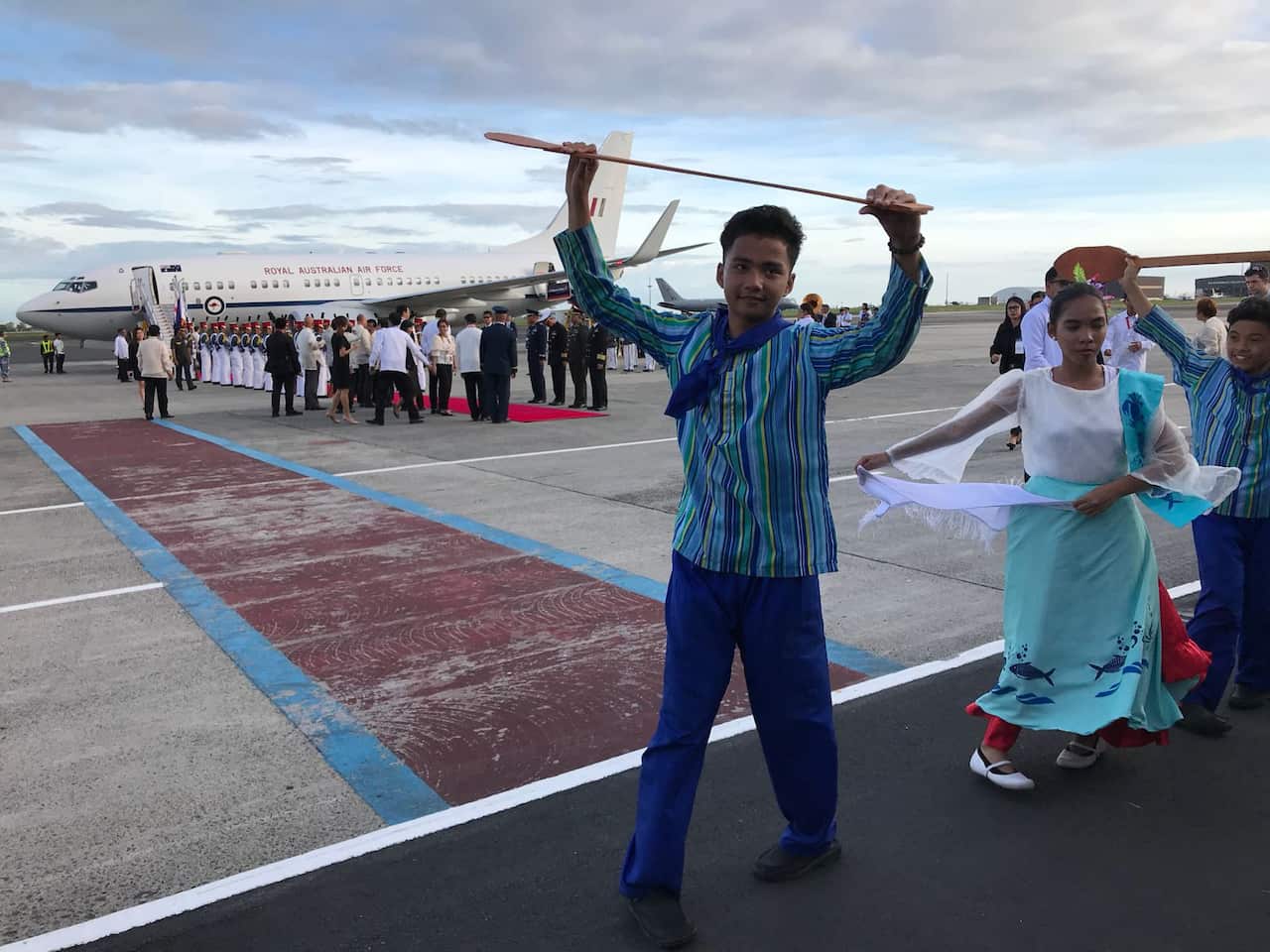 Malcolm Turnbull is greeted in Manila for the East Asia leaders summit.