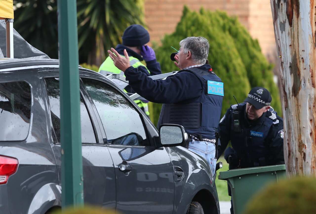 Police search the home of Yacqub Khayre at Roxburgh Park, Victoria, on Tuesday, June 6. 2017. (AAP)