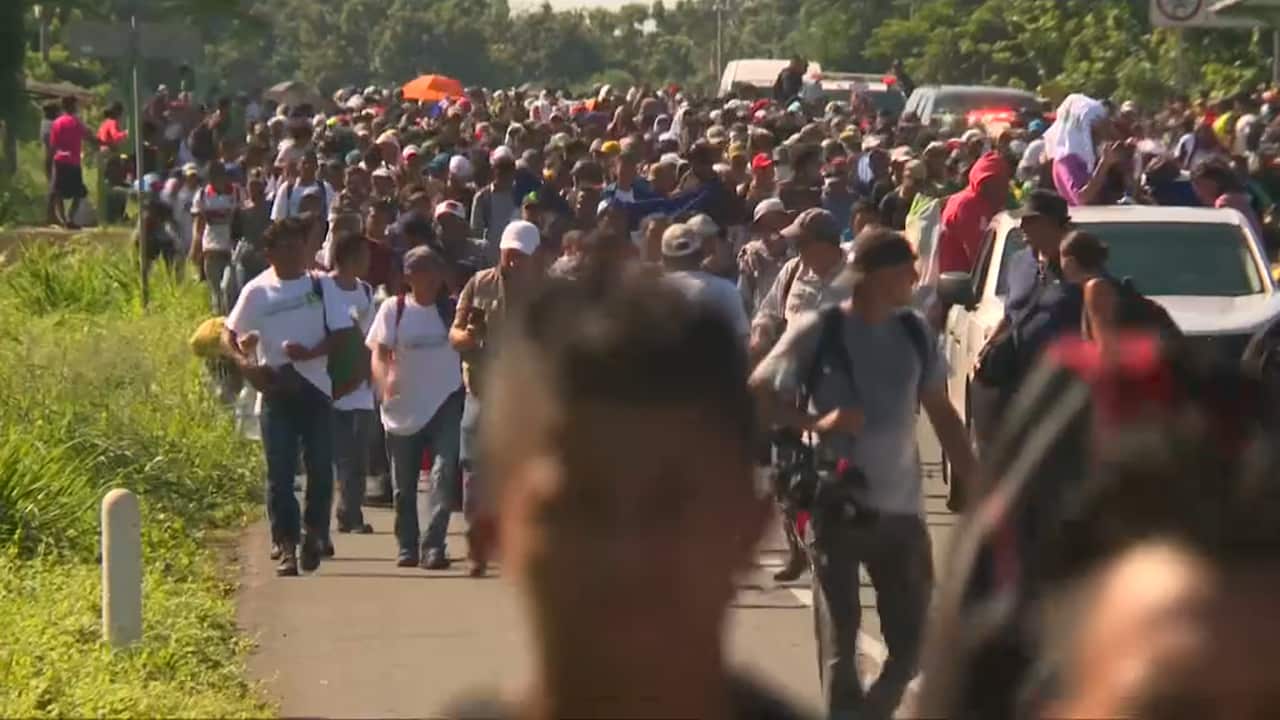 The United Nations has said more than 7,000 people were now heading toward the US.