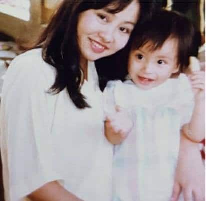 Lily Vu and her mother in Vietnam