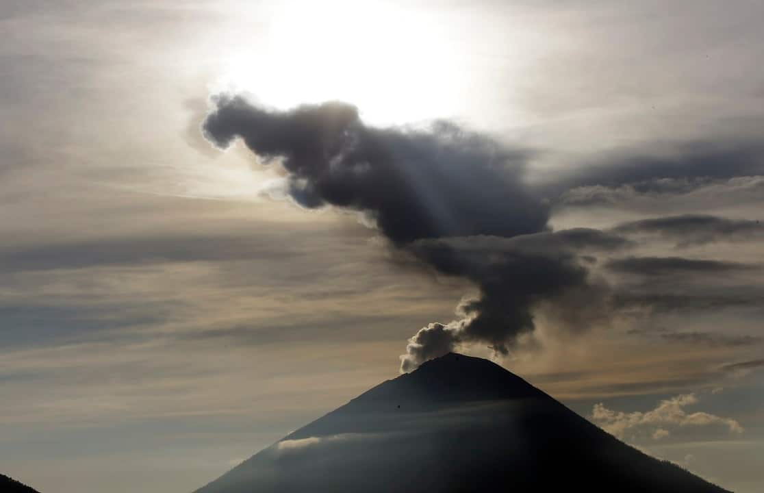 Indonesia's disaster mitigation agency has said that the volcano remains at its highest alert level.