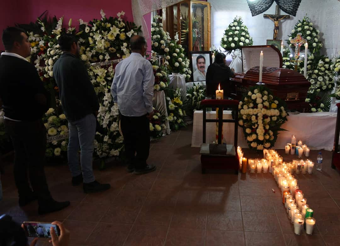 The funeral for Tlaxiaco Mayor Alejandro Aparicio, who was murdered a few minutes after taking office on January 1.