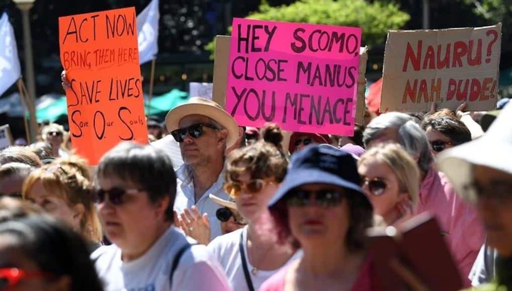 More than 1000 people urging the closure of offshore detention centres stopped traffic in Sydney over the weekend.