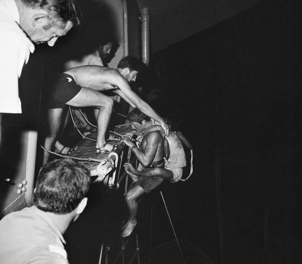 The rescue took place at night. 