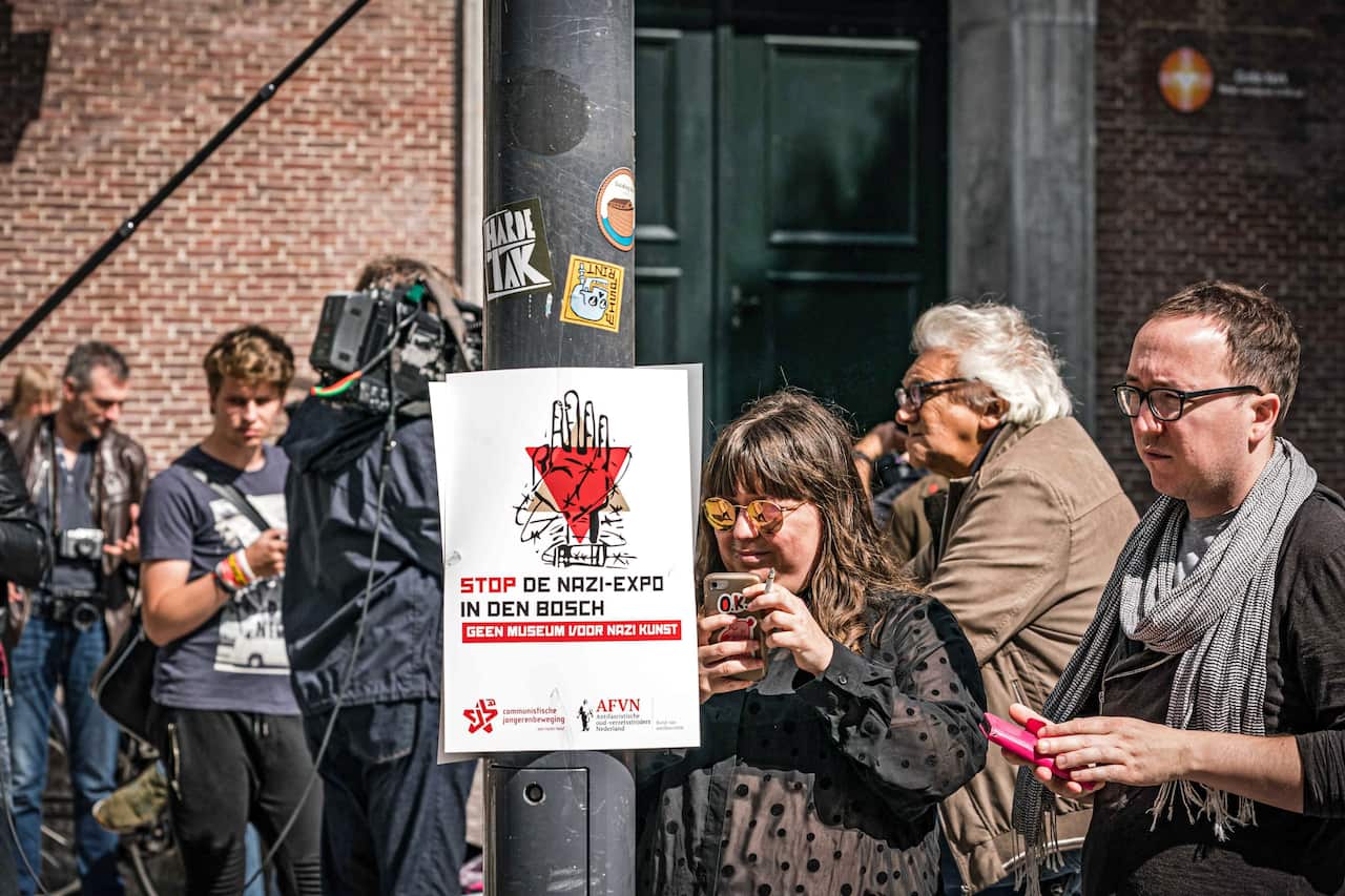 The media and anti-fascist protesters outside the museum.