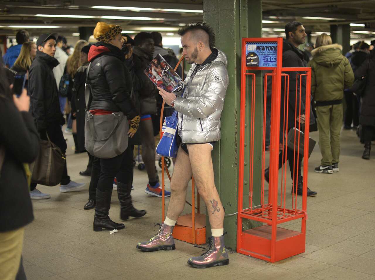 no_pants_subway4.jpg