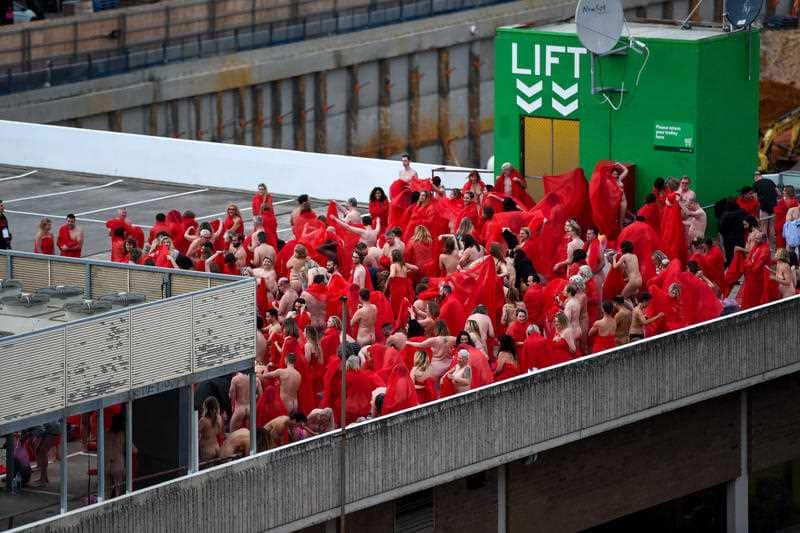 Spencer Tunick will photograph a total of 1000 naked Melburnians.