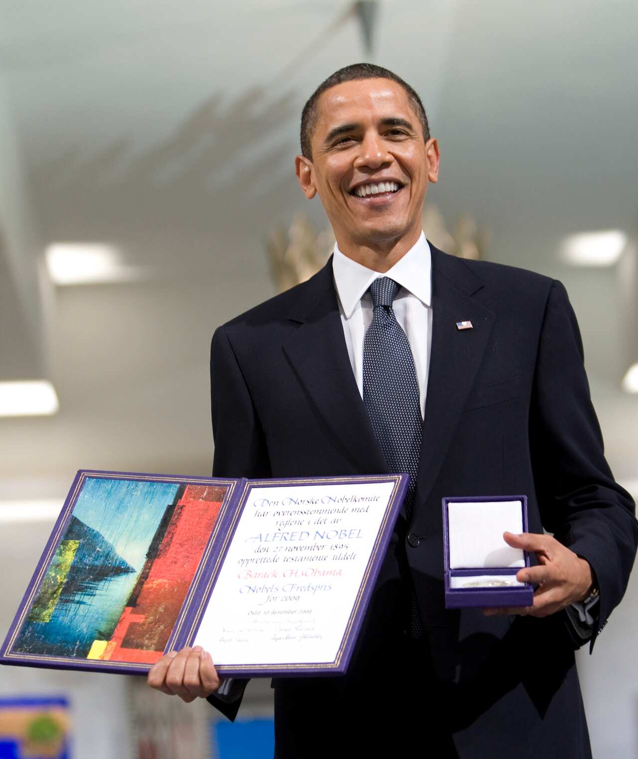 US President and Nobel Peace Prize laureate Barack Obama, holds his medal and diploma at the Nobel Peace Prize ceremony at City Hall  in Oslo, Thursday, Dec. 10, 2009.  (AP Photo Bjorn Sigurdson/ Scanpix Norway, Pool)  **  NORWAY OUT  **