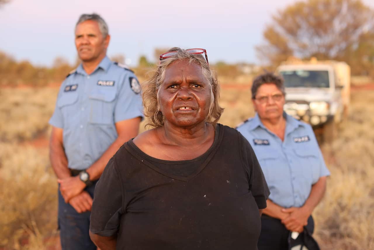 Senior Sergeant Revis Ryder, Yarnangu Elder Daisy Ward and Senior Sergeant Wendy Kelly. 