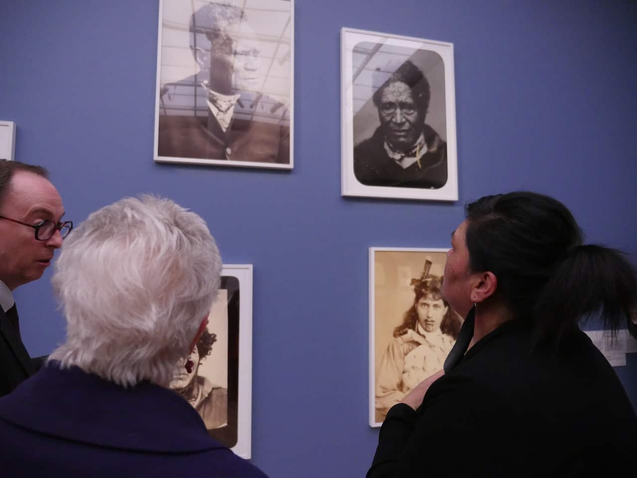 Ms Mahuta looks at a photograph of Māori King Tawhiao, who she is a descendant of. 