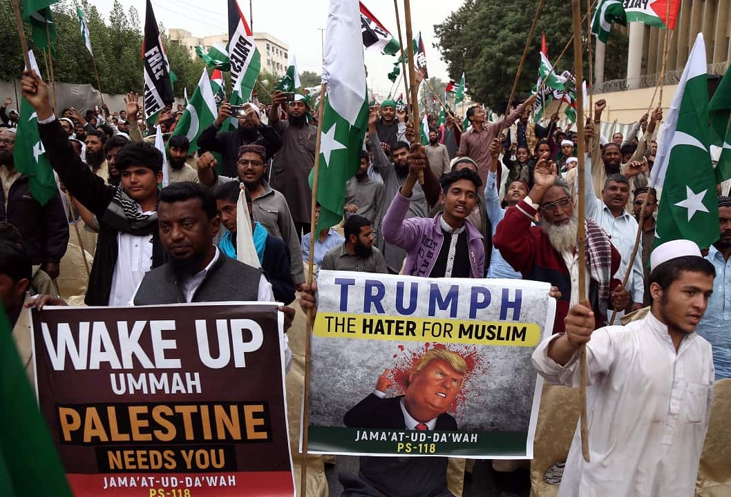 Protesters take to the streets in Pakistan against the US President Trump's decision to accept Jersulalem as Israel's capital.