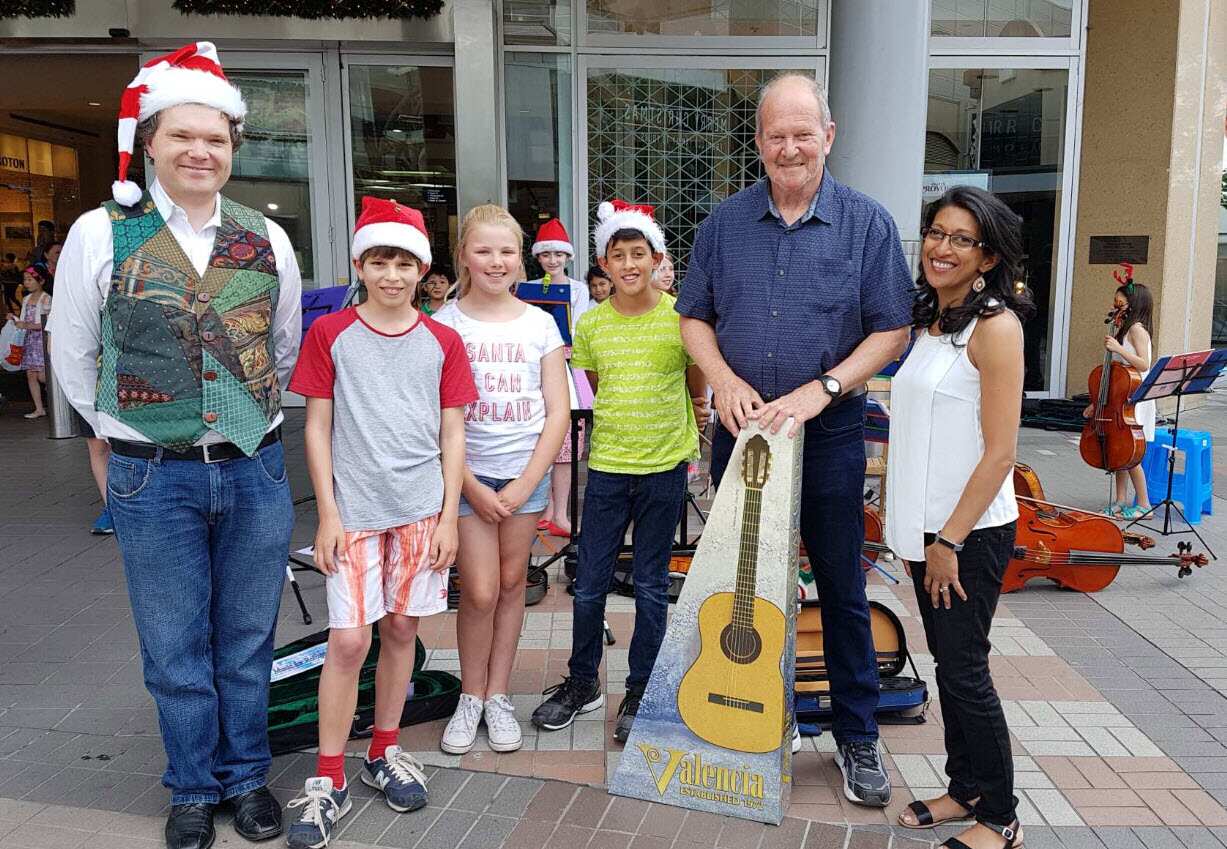 Pennant Hills Public School donated a guitar for refugees to play. 
