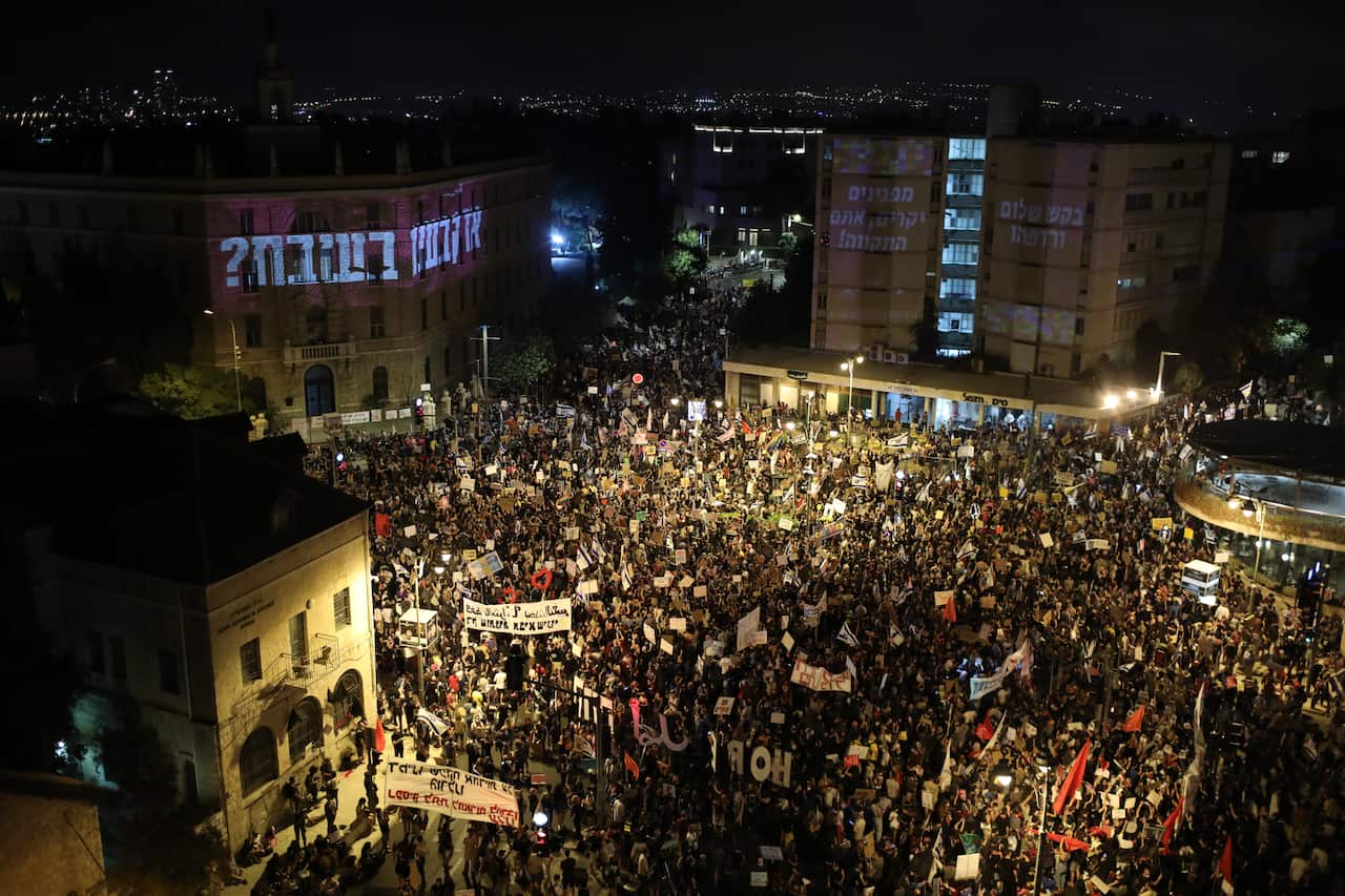 People protest against Israeli Prime Minister Netanyahu (AAP)