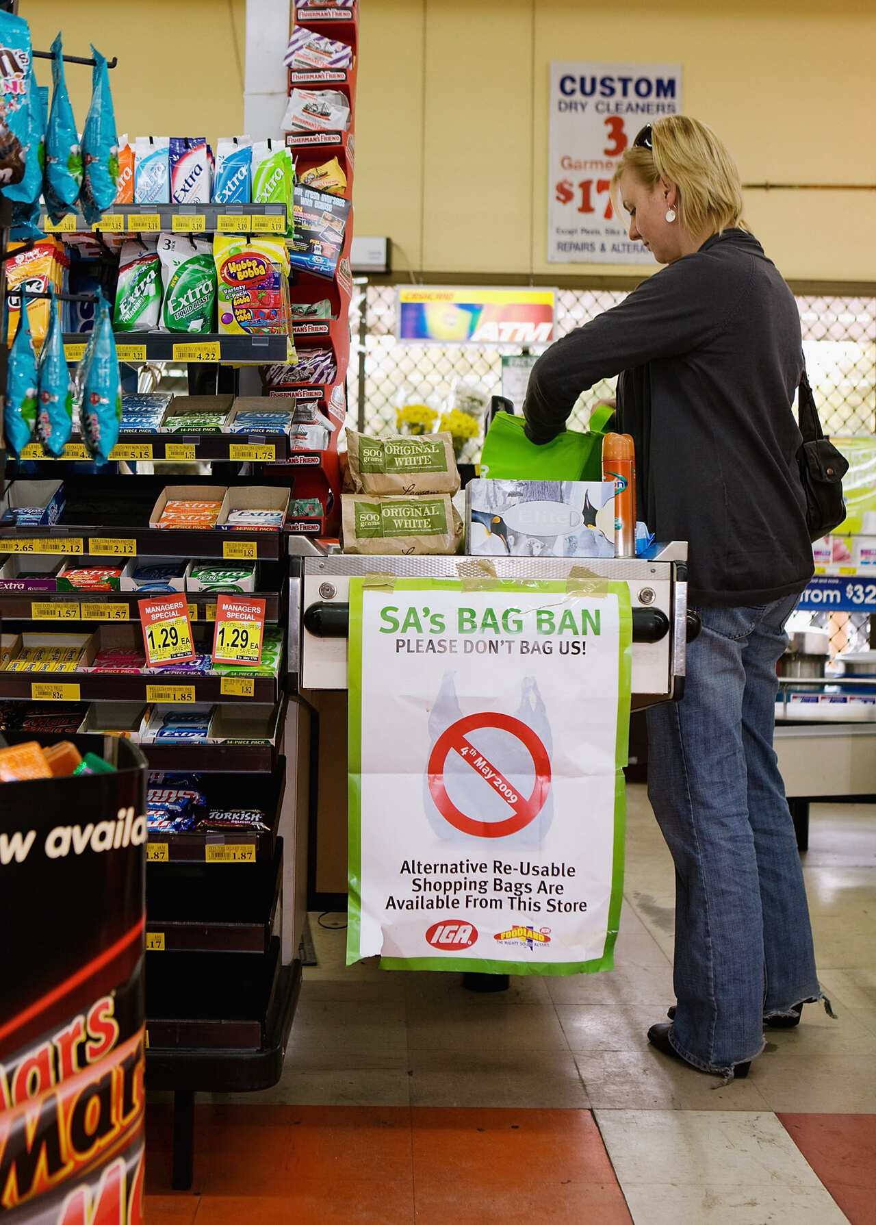 A plastic bag ban sign is seen at the Thebarton Foodland on May 4, 2009 in Adelaide, Australia.
