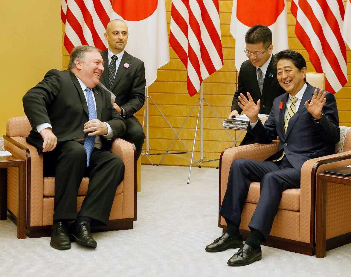 US Secretary Mike Pompeo (L) meets Japan's Prime Minister Shinzo Abe at Prime Minister's Office in Tokyo on Oct.6, 2018. 