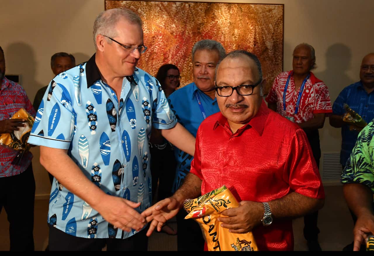 Prime Minister Scott Morrison gives Papua New Guinea Prime Minister Peter O'Neill a Wallabies  jersey in 2018. 