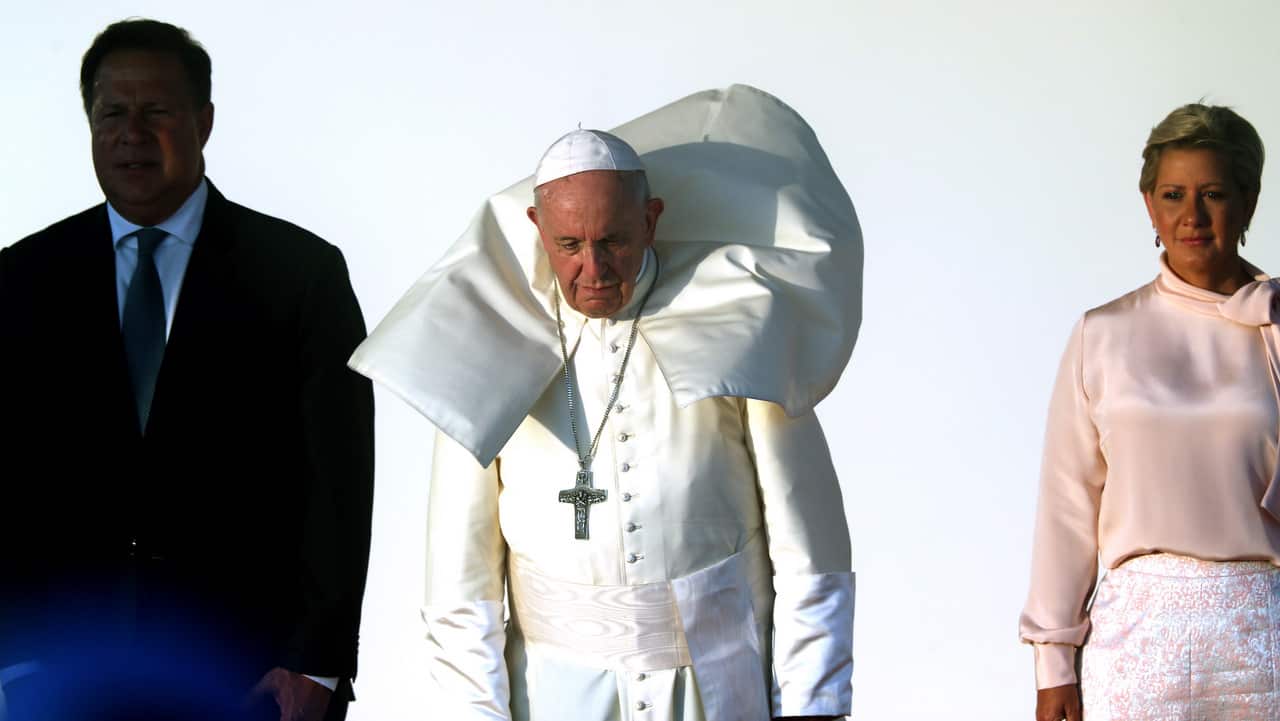Pope Francis next to Panamanian President Juan Carlos Varela and First Lady Lorena Castillo after his participation in the 2019 World Youth Day (WYD).