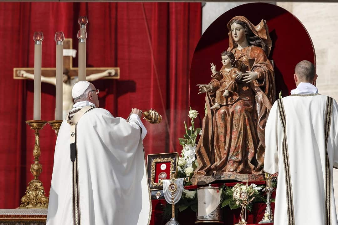 Pope Francis (L) leads the canonization Mass of Pope Paul VI and Salvadoran Archbishop Oscar Romero. 