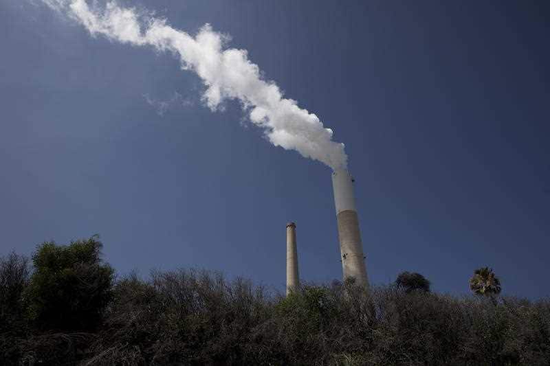 The federal government says it's on track to meet emissions targets - but new figures show pollution continues to climb.