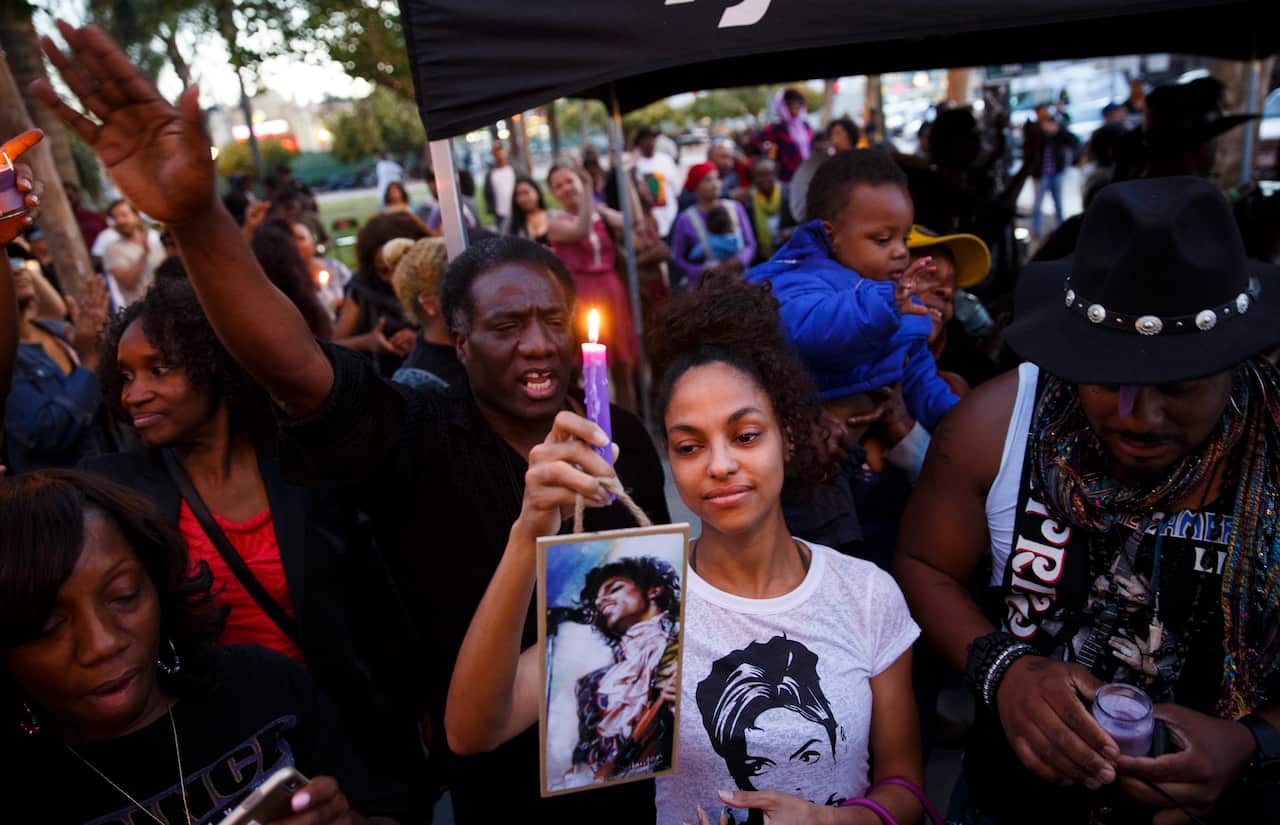 Mourners pay tribute to musician Prince during a vigil in Los Angeles, California, 21 April 2016. (AAP)