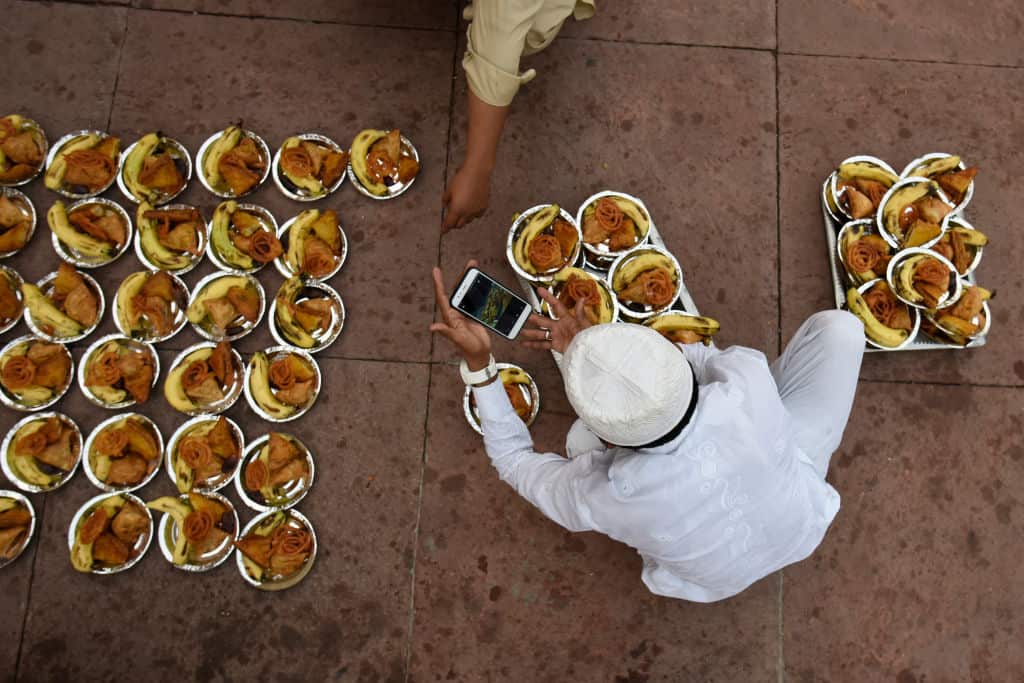 Mass Iftar At Jama Masjid Shows The Spirit Of Ramadan