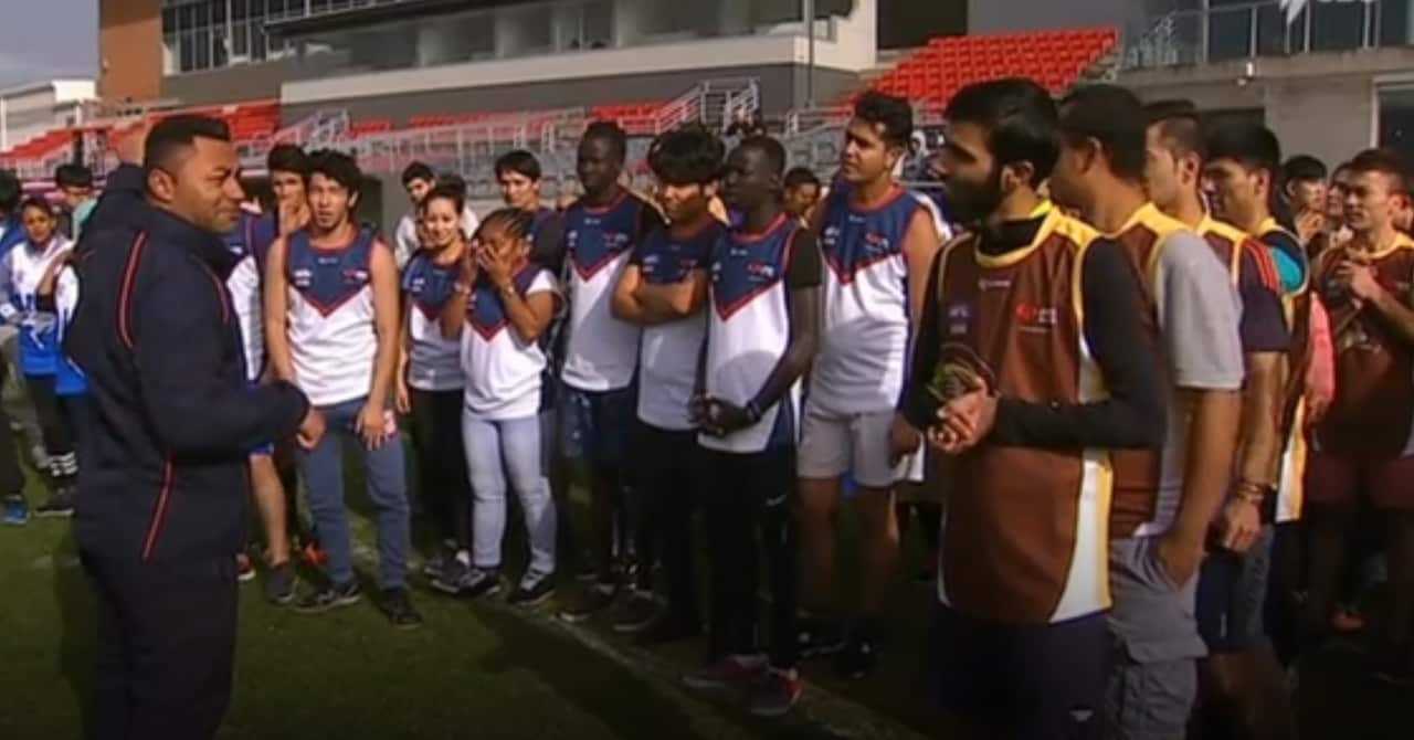 David Rodan speaking to the players at the AFL clinic (SBS)