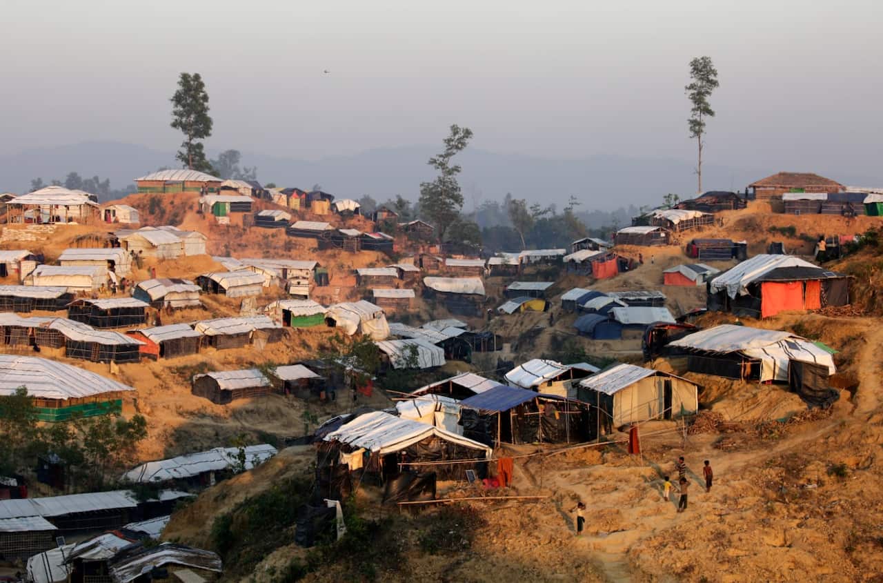 An over view of the newly expanded Balukhali camp, Ukhiya in Coxsbazar, Bangladesh, 20 November 2017 (AAP)
