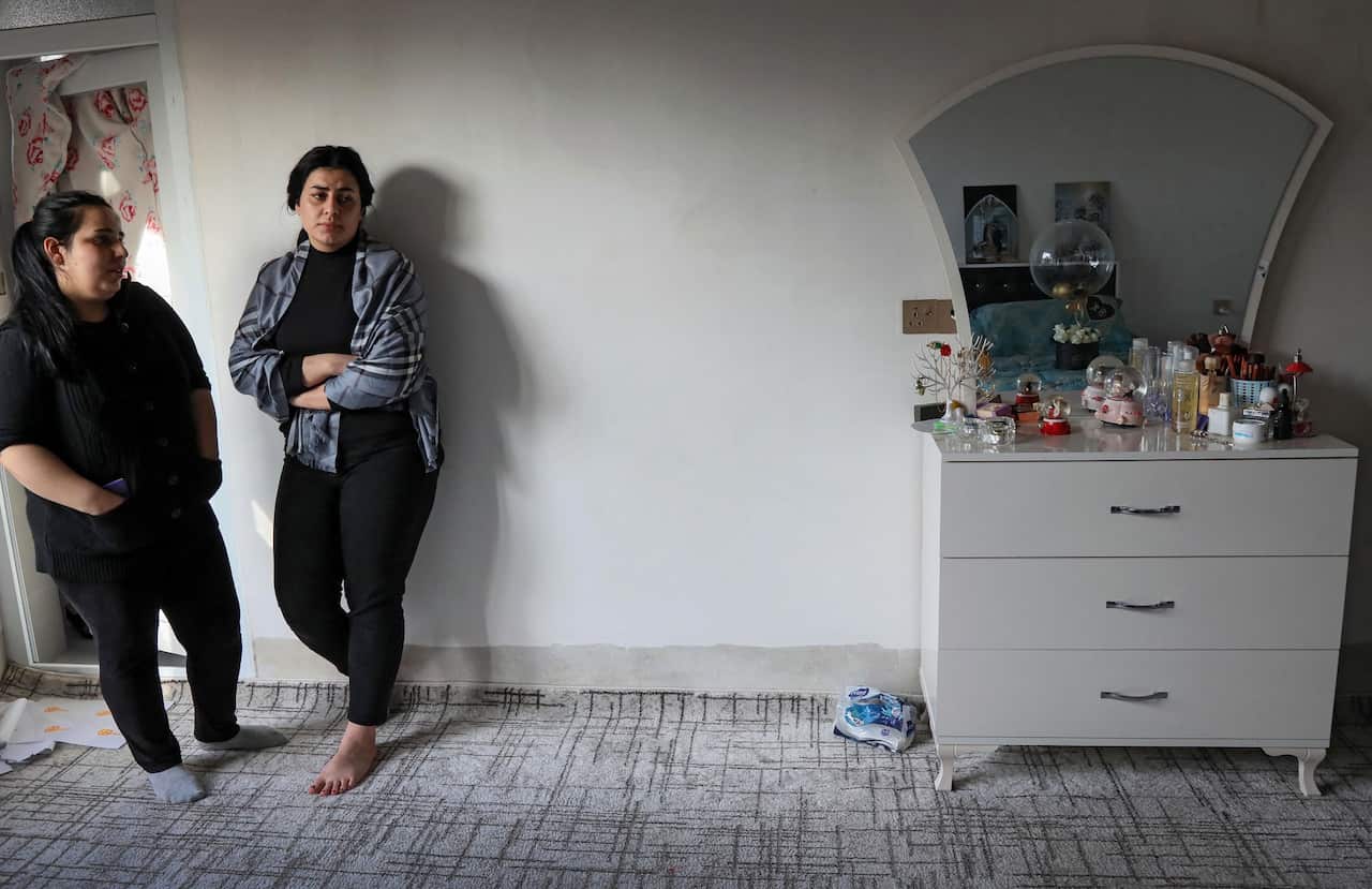 Loved ones mourn over Maryam's death in her bedroom.