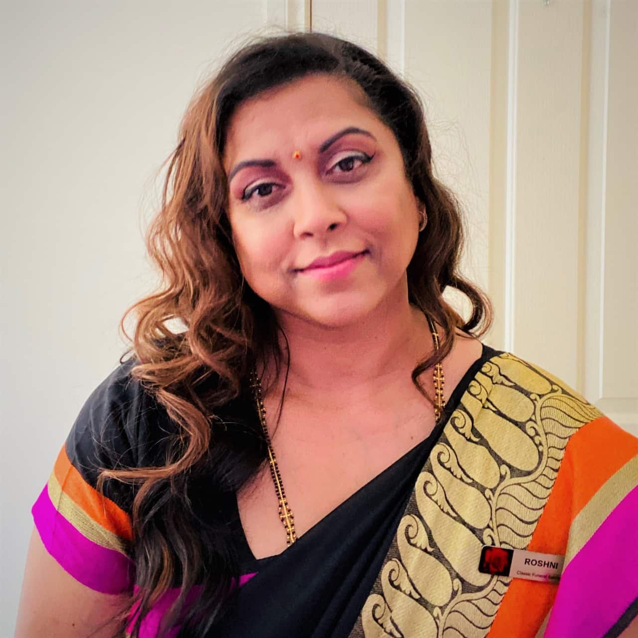 Roshni Mandri assists Hindu families plan funerals.