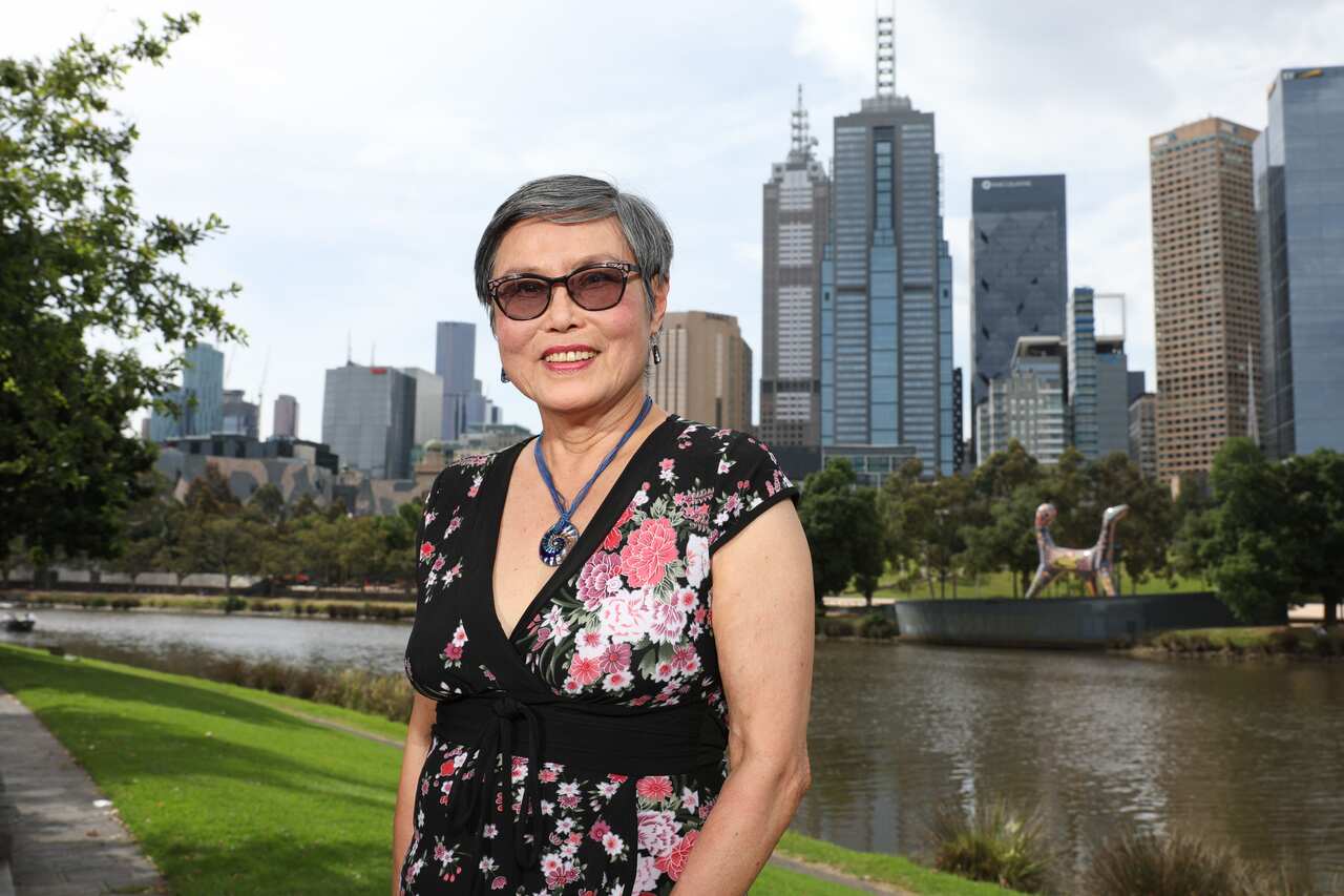 Bich Cam Nguyen set up the Australian Vietnamese Women's Association in 1983 with the help of 16 Vietnamese professional women.  