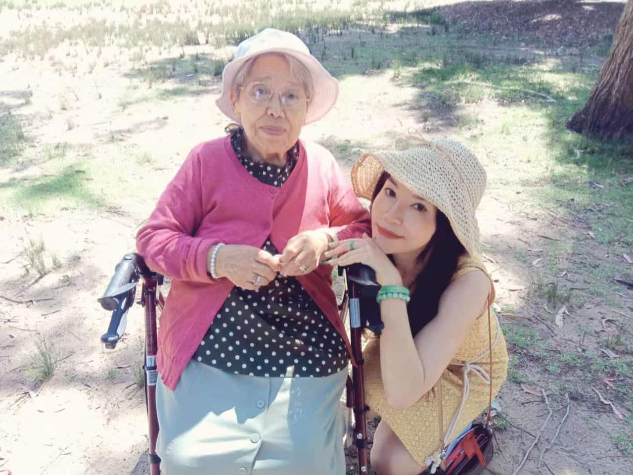 Sara Shi with her mother Lian Ying Gao.