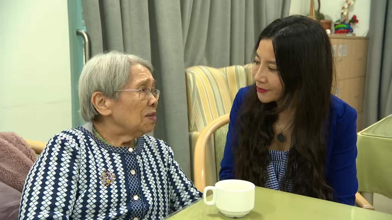 Sarah Shi (r) is a carer for her mother Lian Ying Gao.