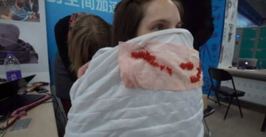 The scarf is designed to protect its wearer from smog.