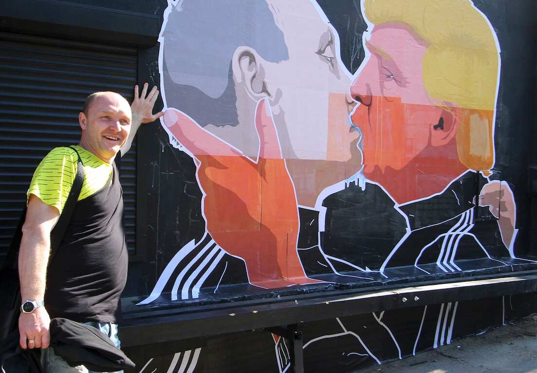 trump putin mural