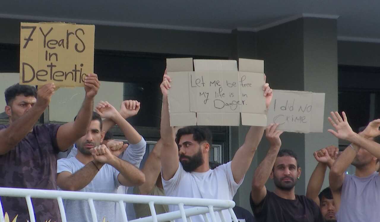 Detainees at Kangaroo Point Central Hotel protest over fears of contracting COVID-19.